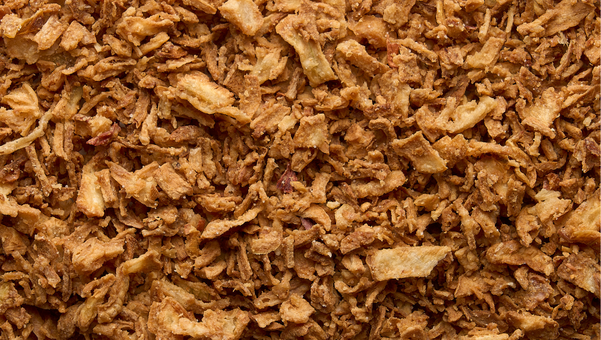 Oignon frit croustillant : le topping salé qui accroche