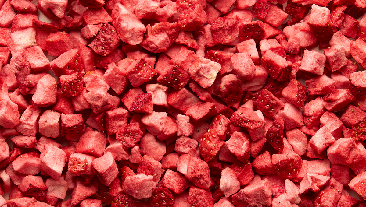 Dés de fraise lyophilisés : saveur rouge facile à doser