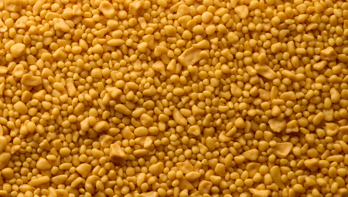 Freeze-dried passion fruit with a tropical acidic edge and a wet-proof barrier