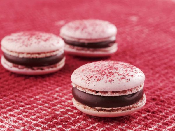 Raspberry_macaron_vegan_SOSA-scaled