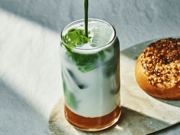 bebida-fria-fresa-matcha